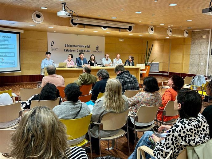 Jornada Informativa Sobre El Proceso De Regularización Migratoria Extraordinaria Celebrada En Ciudad Real.