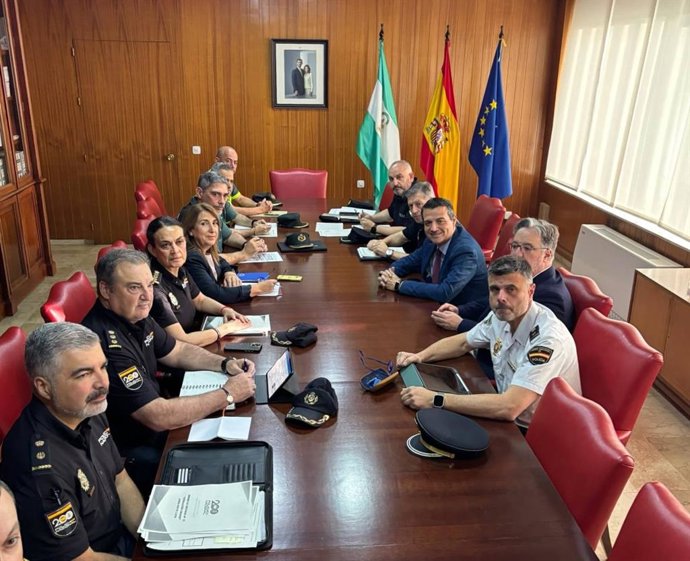 Celebración de la Junta Local de Seguridad con motivo del Mayo Festivo de Córdoba.