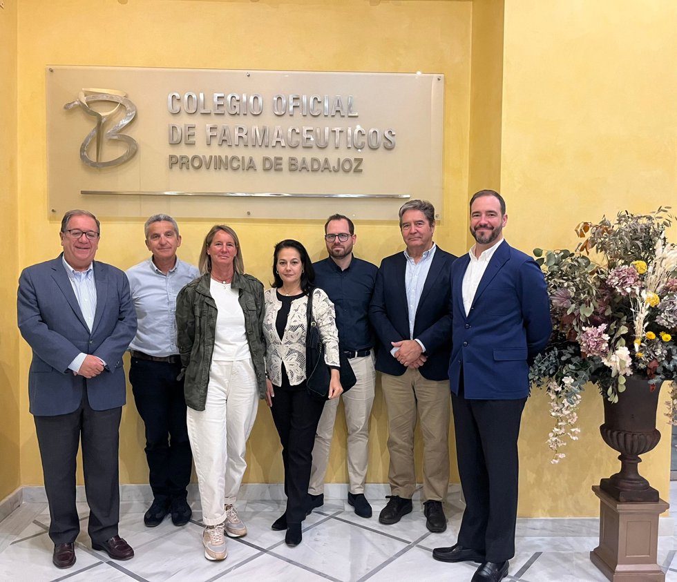 Representantes del Colegio de Farmacéuticos de Badajoz y del Club Piragüismo Extremadura.