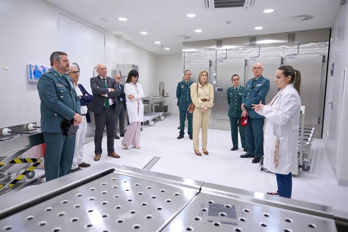 La comandante de la Guardia Civil Pilar Milans del Bosch ha explicado a los alumnos de Criminología y Biomedicina de la USJ las claves de una investigación científica forense y su aplicación real en sucesos con múltiples víctimas