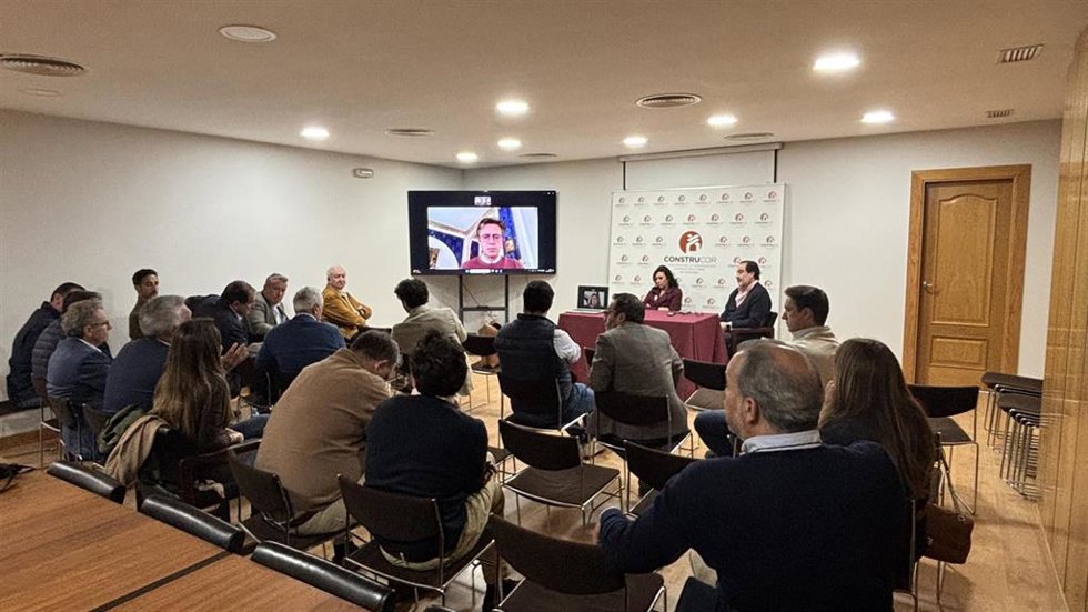 Reunión de empresarios afectados por la huelga de gruistas en Córdoba, en una imagen de archivo.