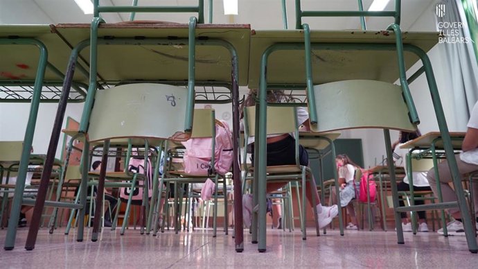 Archivo - Aula de un centro escolar, en una foto de archivo.