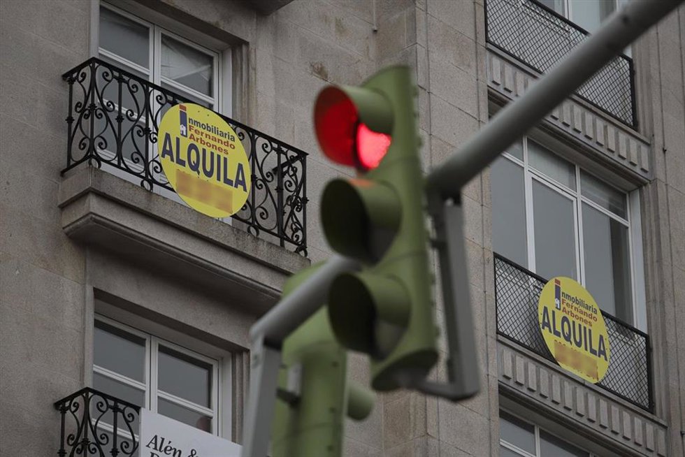 Archivo - (Foto De ARCHIVO) Viviendas Con Carteles De Alquiler, A 24 De Febrero De 2026, En Vigo