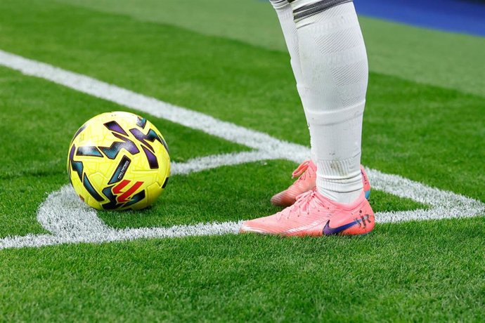 Archivo - A detailed view of Vinicius Junior shoes during the Spanish League, LaLiga EA Sports, football match played between Real Madrid and Real Sociedad at Bernabeu stadium on February 14, 2026, in Madrid, Spain.