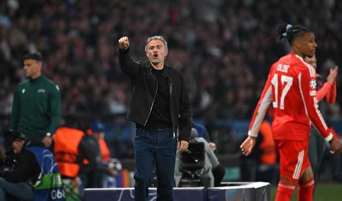 28 April 2026, France, Paris: Paris Saint-Germain coach Luis Enrique gestures on the sidelines during the UEFA Champions League semifinal first leg soccer match between Paris Saint-Germain and Bayern Munich at Parc des Princes. Photo: Federico Gambarini/d