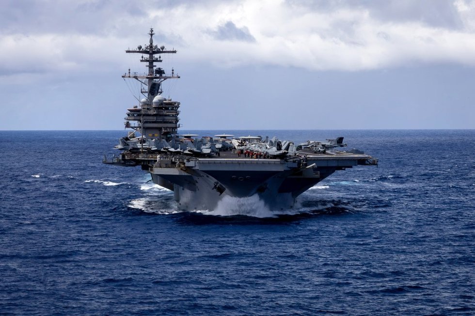 Archivo - El portaaviones de la clase Nimitz USS George H.W. Bush navega por el océano Índico, en la zona de responsabilidad del Mando Central (CENTCOM) del Ejército de Estados Unidos, en el marco del cierre perimetral norteamericano del estrecho de Ormuz