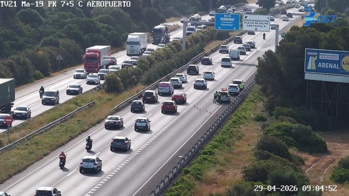 Un accidente en la Ma-19 a la altura del aeropuerto provoca retenciones hasta la Vía de Cintura.