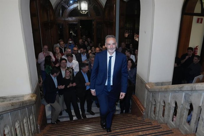 El rector electo, Samuel Baixauli, a su llegada a la Convalecencia tras ganar las elecciones