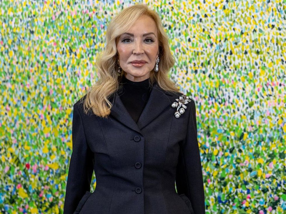Carmen Lomana