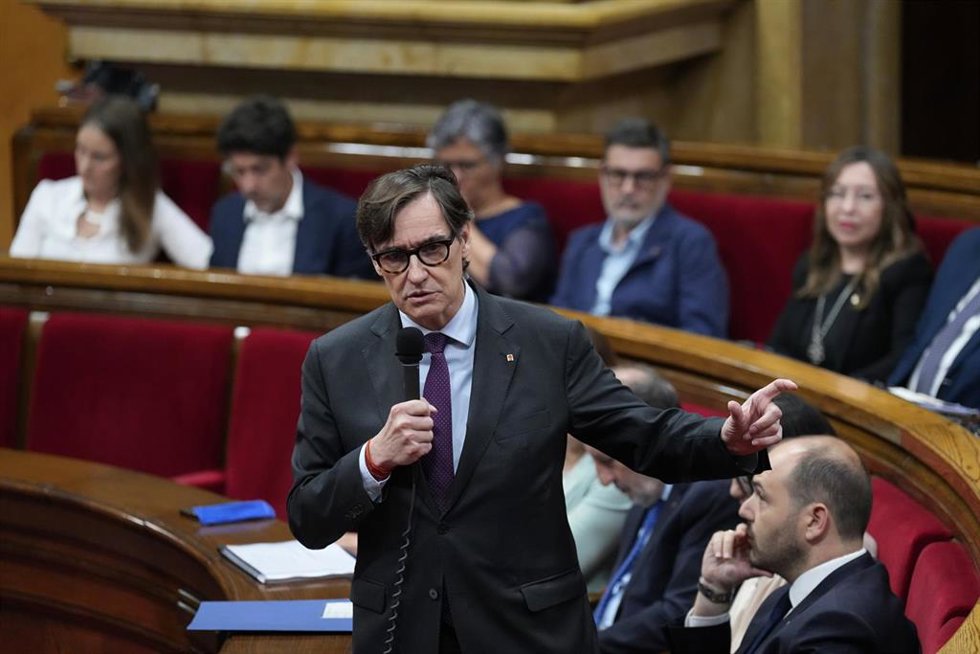 El president de la Generalitat Catalana, Salvador Illa, durante una sesión plenaria en el Parlament de Catalunya, a 29 de abril de 2026, en Barcelona, Catalunya (España).