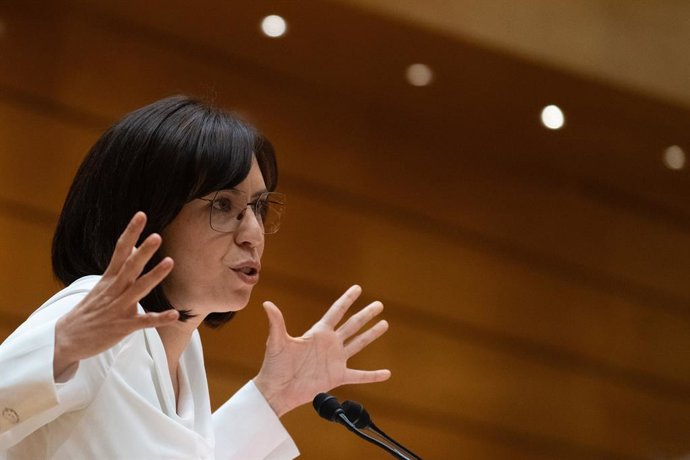 A ministra da Ciência, Inovação e Universidades, Diana Morant, intervém durante uma sessão de questionamento ao Governo, no Senado, em 28 de abril de 2026, em Madri (Espanha). Algumas das questões a serem abordadas são a gestão do processo de regularizaçã