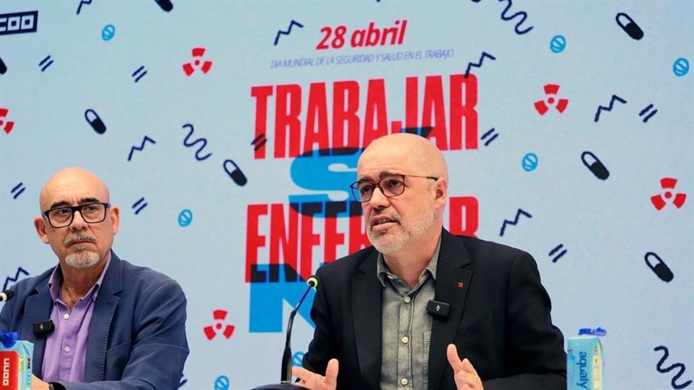 El responsable de Salud Laboral de CCOO, Mariano Sanz (izda), y el secretario general de CCOO, Unai Sordo (dcha)