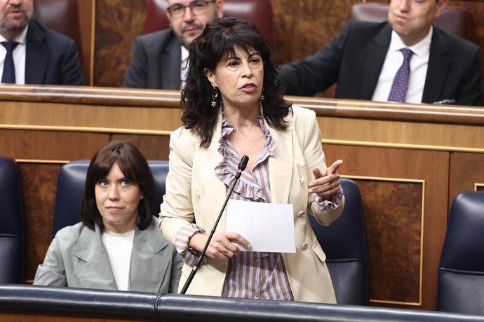 La ministra de Igualdad, Ana Redondo, durante una sesión plenaria en el Congreso, a 29 de abril de 2026, en Madrid (España).
