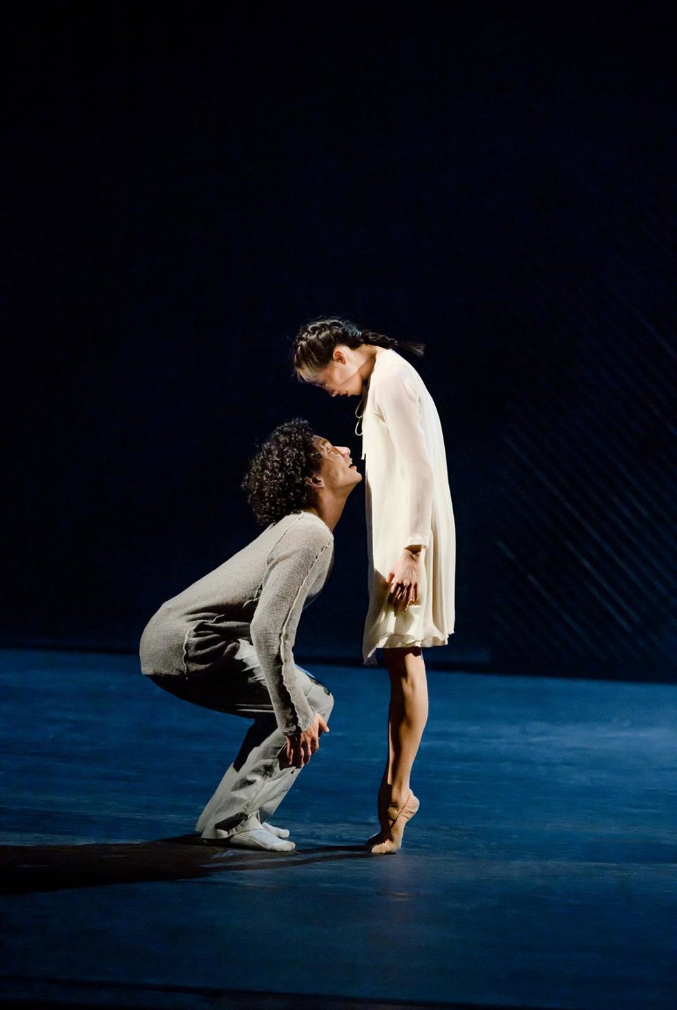 El Real Ballet de Suecia hace su presentación en el Teatro Real con la coreografía que Mats Ek creó en 2013 para celebrar el 240 aniversario de la compañía.