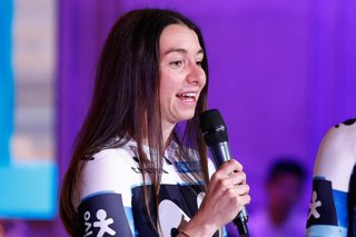 Archivo - La ciclista alemana Liane Lippert (Movistar Team) atiende a la prensa durante la presentación del equipo.