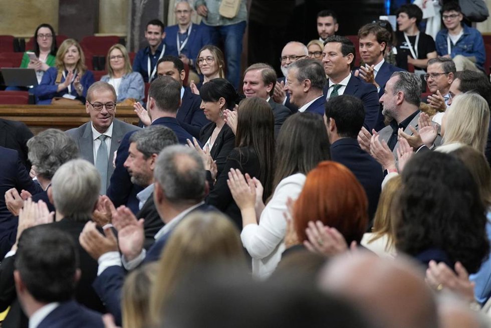 El diputado del PP en el Parlament Jaume Veray se ha reincorporado este miércoles a su actividad en el Parlament, tras unos meses de baja por un cáncer.