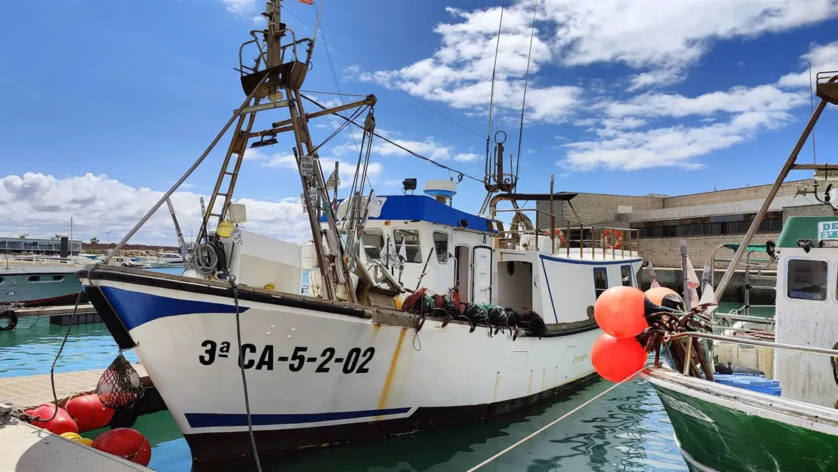 Barco de pesca artesanal de la lonja de Conil de la Frontera (Cádiz)
