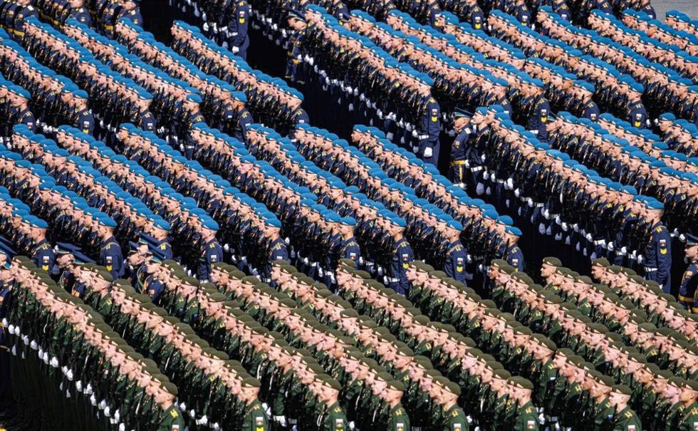 Archivo - Soldados de Rusia durante el desfile en la plaza Roja de Moscú en mayo de 2025 con motivo del 80º aniversario de la victoria de la Unión Soviética frente a la Alemania nazi en la Segunda Guerra Mundial (archivo)