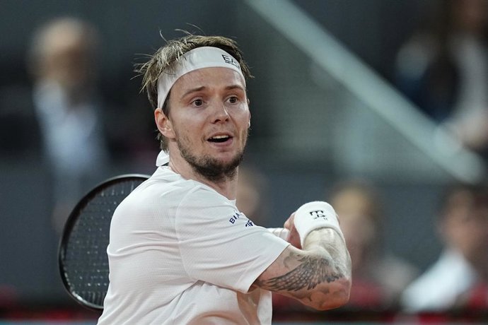Alexander Bublik of Kazakhstan plays against Stefanos Tsitsipas of Greece during the Mutua Madrid Open 2026, ATP Masters 1000 and WTA 1000, at La Caja Magica on April 25, 2026 in Madrid, Spain.