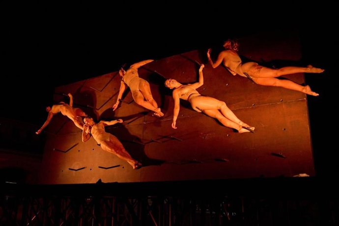 El espectáculo 'Carrer 024'