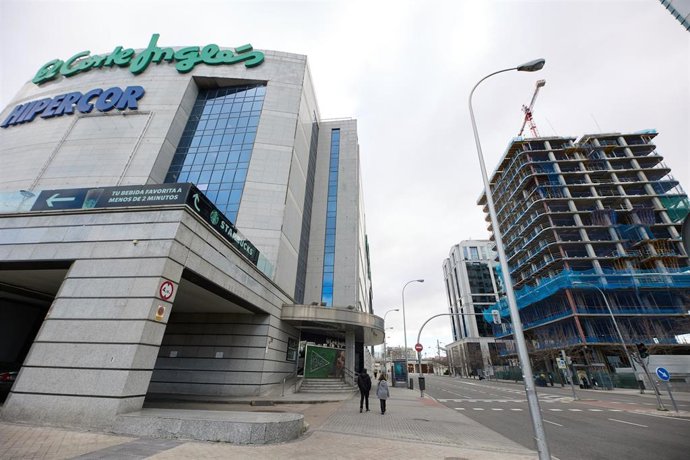 Archivo - Fachada del Corte Inglés de Méndez Álvaro, a 3 de marzo de 2024, en Madrid (España). El Corte Inglés de Méndez Álvaro ha cerrado desde el jueves 29 de febrero sus puertas, el primer paso de la operación urbanística para modificar la zona del dis