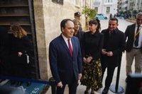 El PP, "tranquilo" ante la investigación de Antifraude sobre la pareja de Llorca, que la izquierda ve "un escándalo"