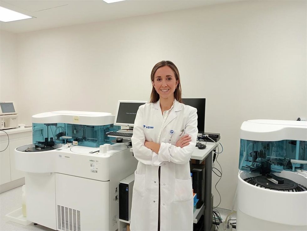 Doctora Láinez en el Laboratorio