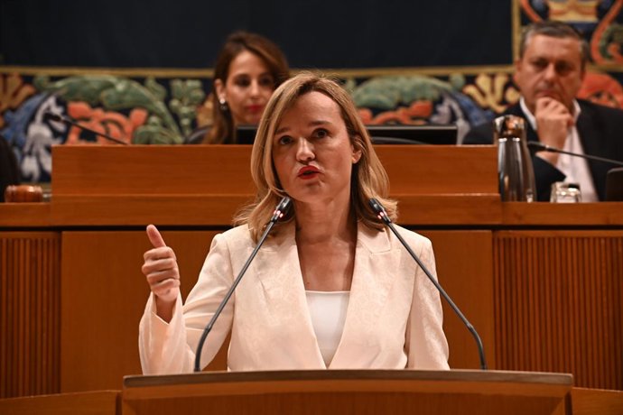 A secretária-geral do PSOE Aragão, Pilar Alegría, durante a sessão plenária das Cortes de Aragão, em 29 de abril de 2026, em Saragoça, Aragão (Espanha). O pacto de governo, que inclui a polêmica “prioridade nacional” do VOX, define o início do novo