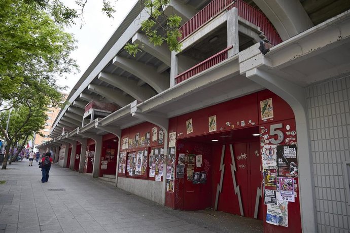 Fachada del estadio de fútbol de Vallecas, dónde suele jugar el Rayo Vallecano, a 23 de abril de 2026, en Madrid (España).