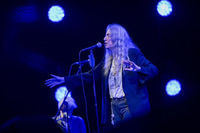 Archivo - La cantante estadounidense Patti Smith durante un concierto en el festival Les Nits de Barcelona, en el Palau de Pedralbes, a 5 de julio de 2024, en Barcelona.