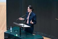 Maestre replica a Almeida que se compromete a "no trabajar con fondos buitres" y subir IBI a titulares de tres viviendas