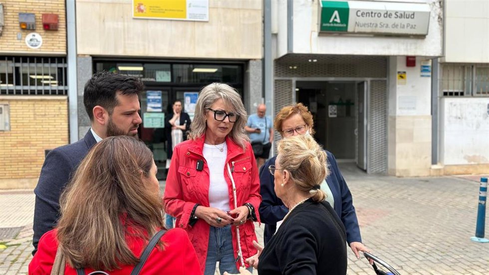 El candidato del PSOE de Sevilla al Parlamento andaluz Alejandro Moyano en San Juan (Sevilla)