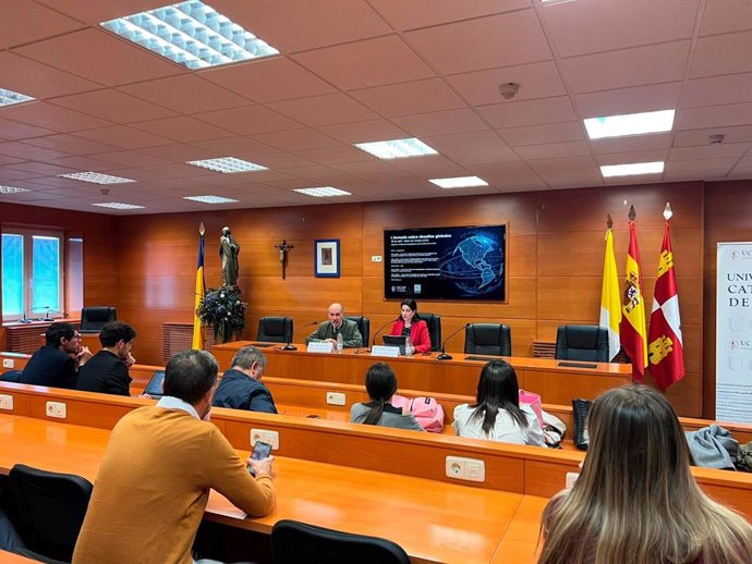 Jornada de Desafíos Globales de la UCAV.