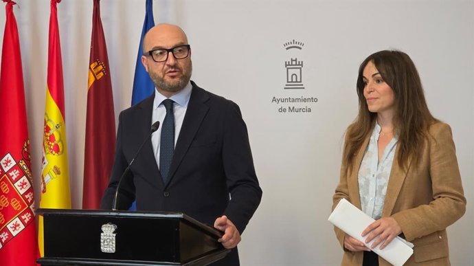 Eel concejal de Movilidad, Gestión Económica y Contratación, José Francisco Muñoz, en una rueda de prensa