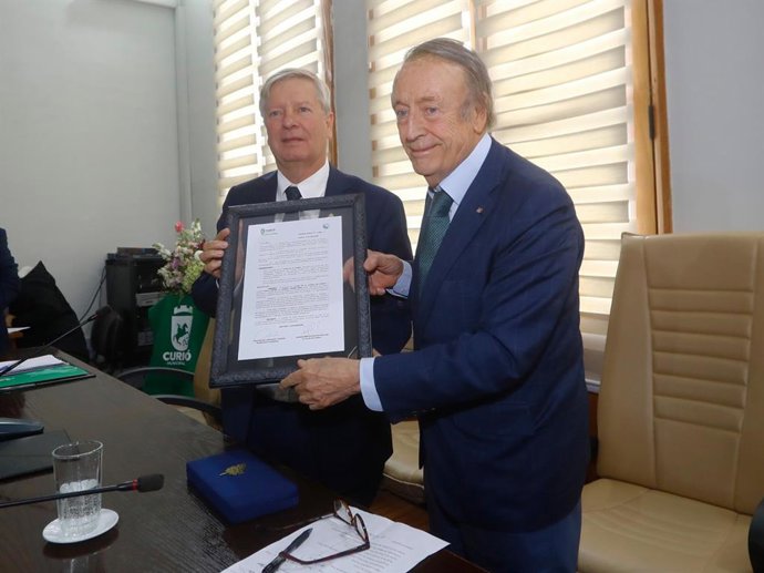 Momento de la entrega del reconocimiento