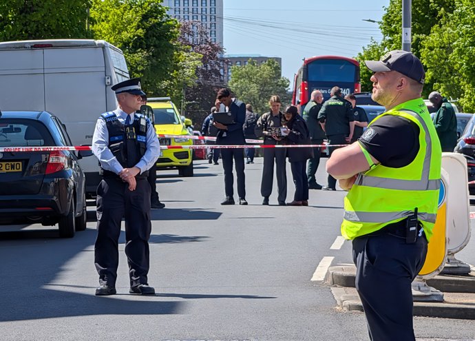 29 April 2026, United Kingdom, London: Police officers at the scene in Golders Green, after two people were stabbed. Two Jewish men have been stabbed in north London in what Prime Minister Keir Starmer called a "deeply concerning" attack.