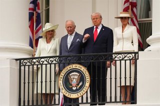 Donald y Melania Trump junto a los reyes de Inglaterra Carlos III y Camilas