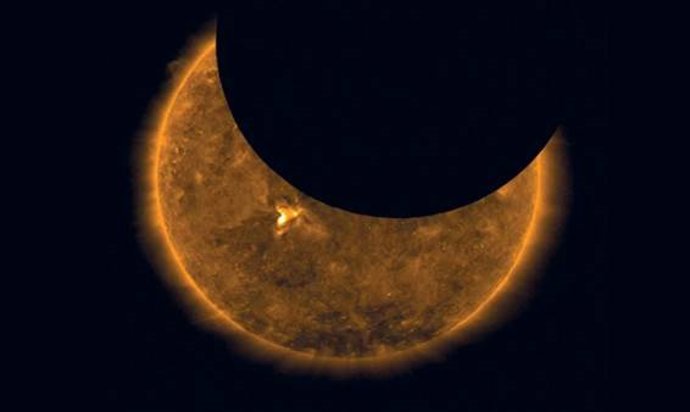 Imagem de um eclipse.