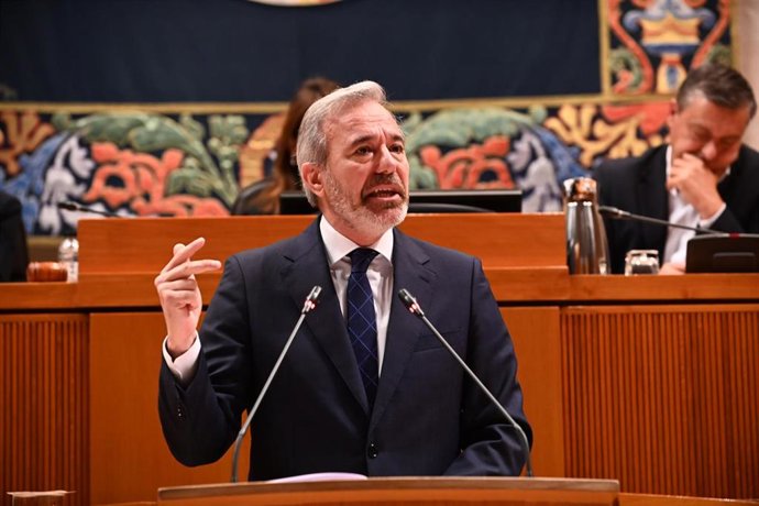 El presidente del Gobierno de Aragón en funciones, Jorge Azcón, durante el Pleno de las Cortes de Aragón, a 29 de abril de 2026, en Zaragoza, Aragón (España). El pacto de gobierno, que incluye la polémica ‘prioridad nacional’ de VOX, define el arranque de