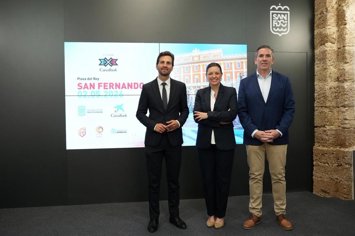 Foto de familia tras la presentación de la parada de San Fernando (Cádiz) del Circuito 3x3 Caixabank