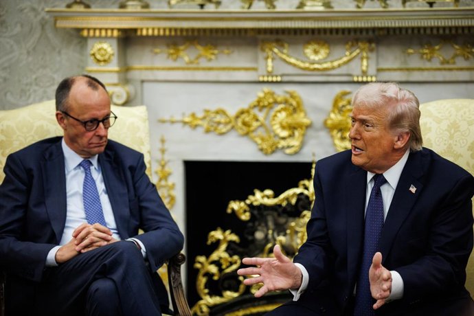 Archivo - March 3, 2026, Washington, District Of Columbia, USA: U.S. President Donald Trump speaks during a bilateral meeting with German Chancellor Friedrich Merz in the Oval Office at the White House on March 3, 2026 in Washington, D.C. Trump is meeting