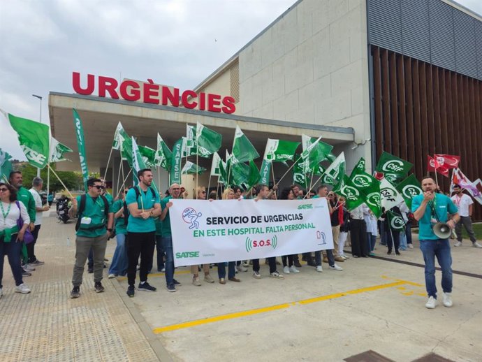 Satse se concentra por la "insostenible falta" de personal en las Urgencias en el Arnau y Lliria