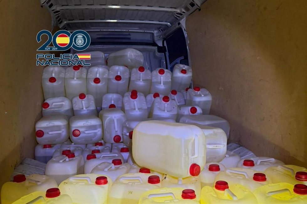 Garrafas con combustibles interceptadas en una furgoneta en la AP-4 dirección a Jerez.