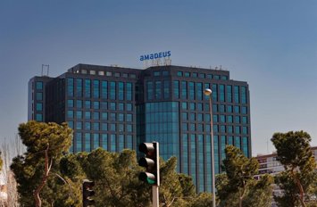 Archivo - Fachada de la sede de Amadeus en el edificio Herre, a 2 de marzo de 2023, en Madrid (España). 