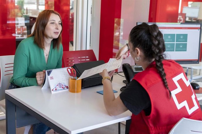 Más de 600 personas en Cantabria lograron un empleo a través de Cruz Roja en 2025