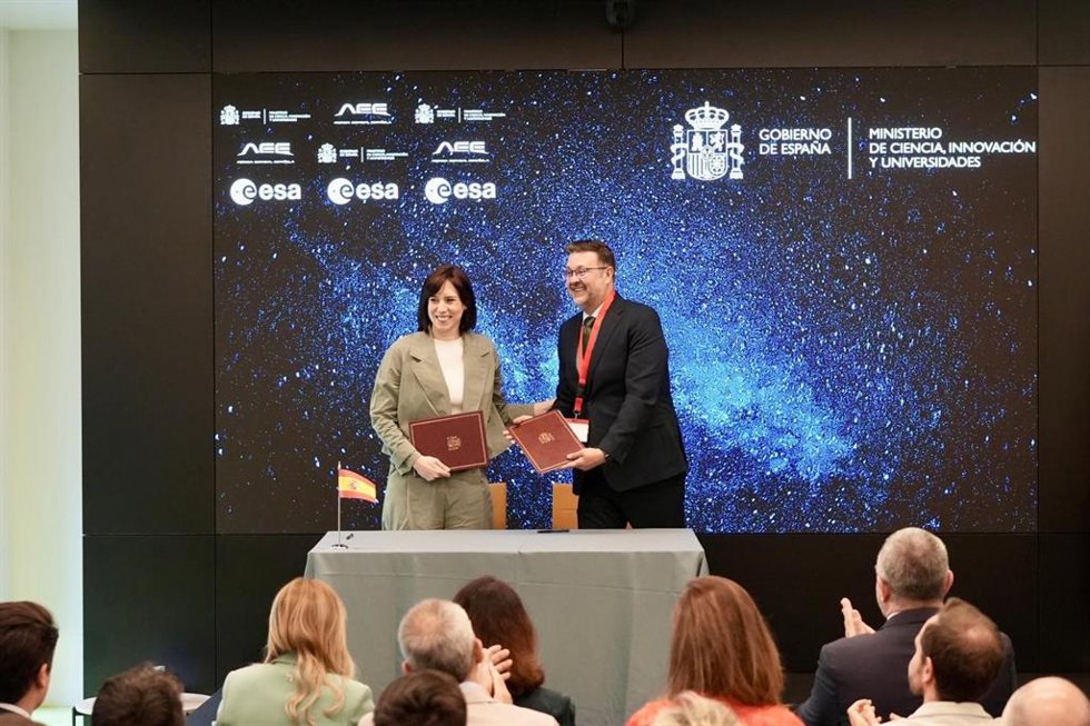 La ministra de Ciencia, Innovación y Universidades, Diana Morant, y el consejero de Educación, Cultura y Deportes, Amador Pastor.