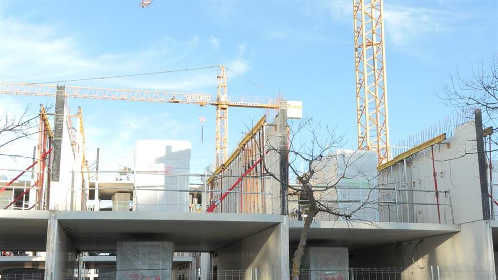 Bloque de pisos en construcción, como imagen de recurso.