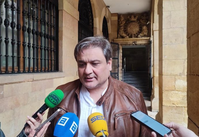 El concejal de IU Oviedo Alejandro Suárez.