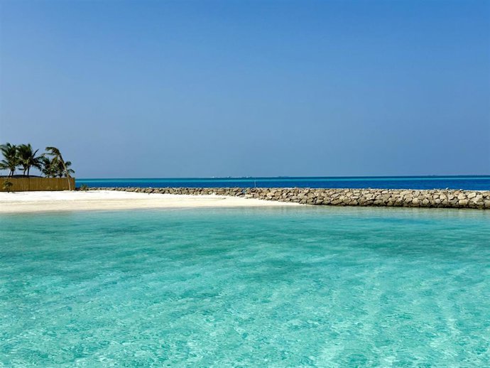 Archivo - Imagen de archivo de una playa de Maldivas. 