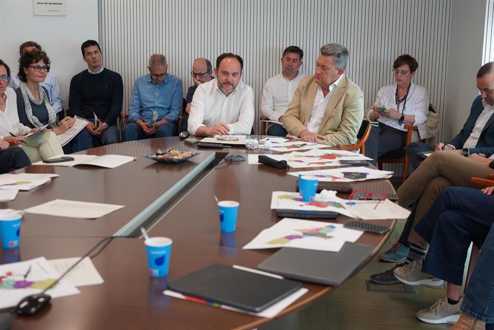 Reunión con respresentantes de los consorcios